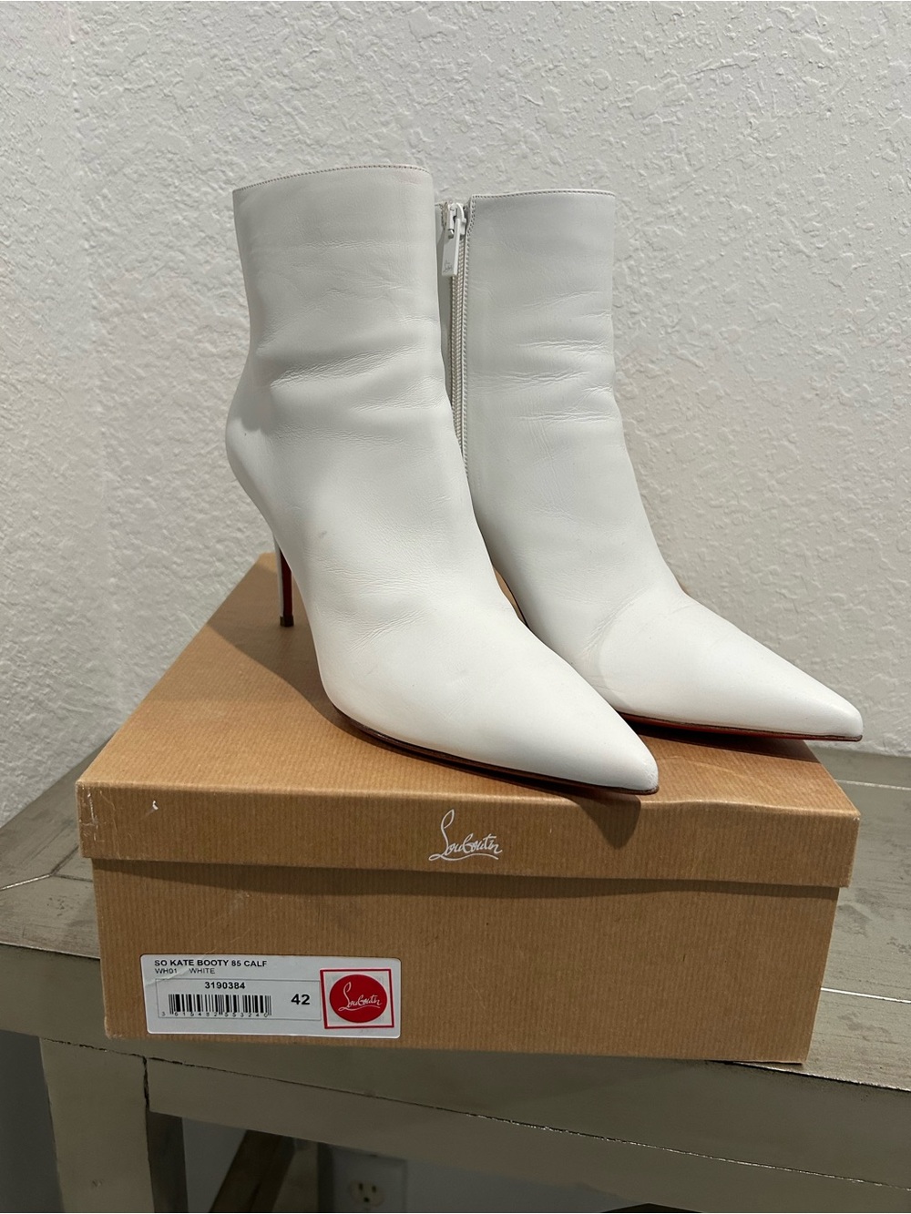 Christian Louboutin So Kate 85 White Pointed Leather Ankle Boots size 42